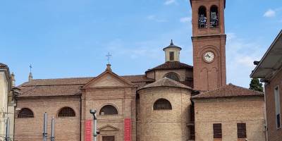Chiesa Parrocchiale dei Santi Perpetuo e Bruno di Solero, storico edificio religioso in mattoni con campanile neogotico e facciata affacciata sul centro del paese.