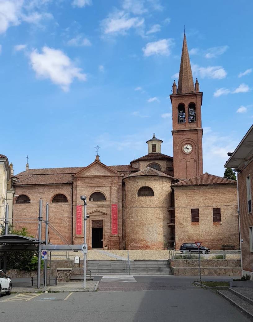 Chiesa Parrocchiale dei Santi Perpetuo e Bruno di Solero, storico edificio religioso in mattoni con campanile neogotico e facciata affacciata sul centro del paese.