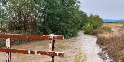 Rio Lovassina con il livello dell'acqua elevato nei pressi di Spinetta Marengo, immagine che richiama il rischio idrogeologico e il progetto della futura cassa di laminazione per la sicurezza del territorio.