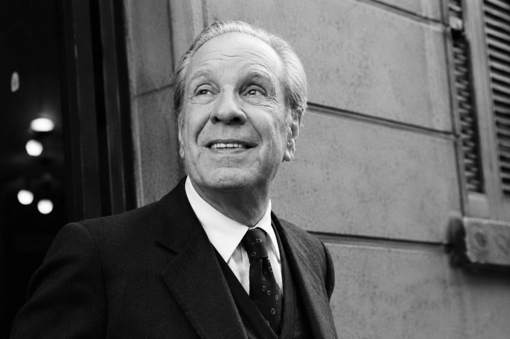 “Un cortile” di Jorge Luis Borges: quando l’infinito abita le cose più&nbsp;semplici