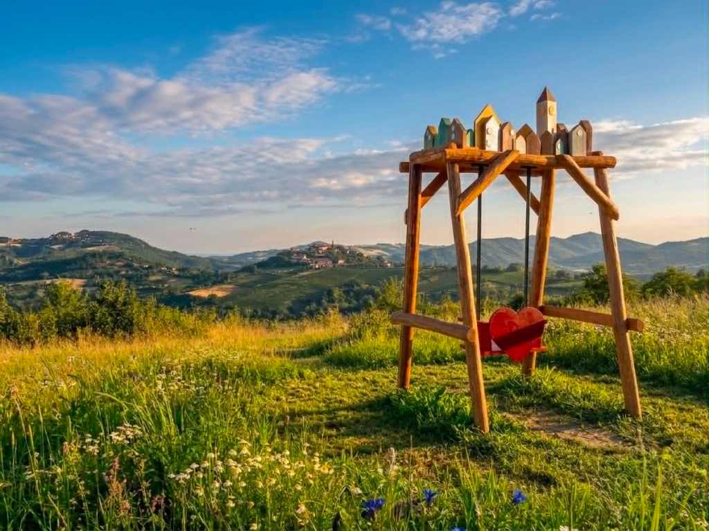 Intervista a Sonia Delponte e Filippo Mandirola, ideatori dell’altalena artistica “Paesi sospesi” di Casasco