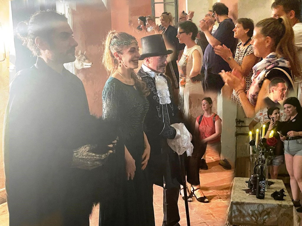 Vampiri e cacciatori di fantasmi al Castello Mina della Scala.