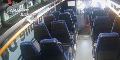 Interno dell’autobus sul quale sarebbe avvenuta l’aggressione ai danni dell’autista a Serravalle Scrivia