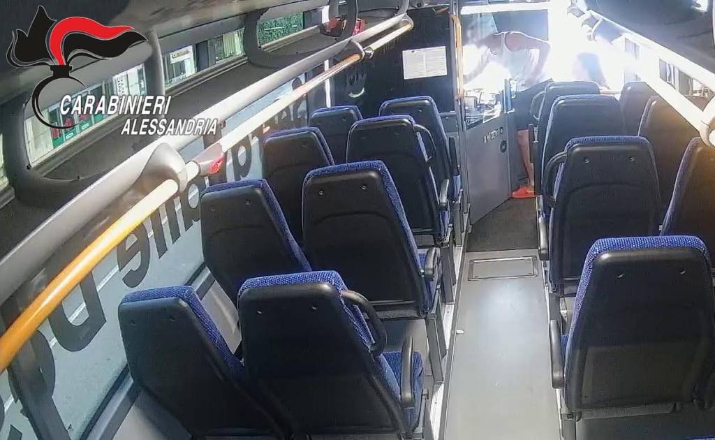 Coppia di giovani denunciati dai Carabinieri per l’aggressione all’autista di un&nbsp;autobus