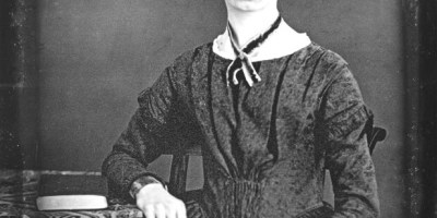 Dagherrotipo restaurato di Emily Dickinson, poetessa americana, realizzato intorno al 1848.