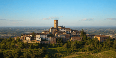 Veduta panoramica rappresentativa di Lu Monferrato, con il borgo storico, la Torre civica e le colline circostanti.
